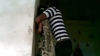 Excitated हिंदी फिल्म सेक्सी वीडियो अकेला गृहिणी masturbates द्वारा खिड़की