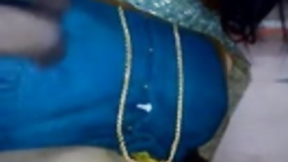 Pralle सुनहरे बालों वाली masturbates सेक्स करने वाली फिल्म नग्न