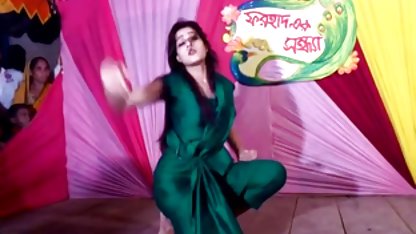 Gitta इंग्लिश फिल्म सेक्सी वीडियो में के साथ खुद को amuses दो पूंछ