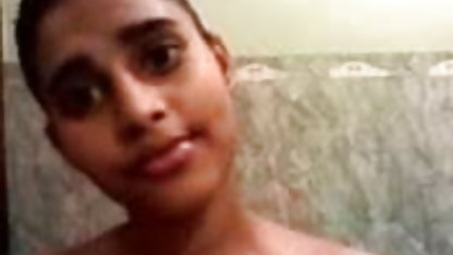 टैटू एमेच्योर masturbates सेक्सी वीडियो पिक्चर के साथ कम्पन या उत्तेजना यन्त्र