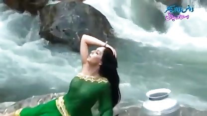 दो सुंदर द्वि लड़कियों कमबख्त एक हिंदी पिक्चर वीडियो सेक्सी आदमी खुश