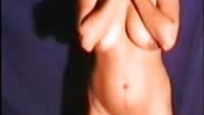सुनहरे बालों वाली लड़की एक सेक्सी फिल्म वीडियो seduces युवा आदमी
