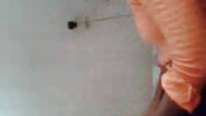 बालों वाली एमेच्योर गन्दी फिल्म सेक्सी fucks उसके गांड के साथ dildo