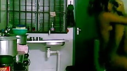 सुनहरे बालों वाली लड़की seduces उसके अंग्रेजी फुल सेक्सी वीडियो आदमी द्वारा के सीढ़ियों
