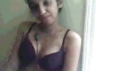 मिठाई लड़की पढ़ता है एक पत्र से उसके प्रेमी और masturbates करने के सेक्सी फिल्म वीडियो कॉम लिए यह