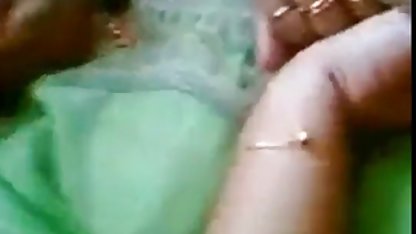 पिताजी पुराने डिक सेक्सी फिल्म इंग्लिश वीडियो के लिए अपनी बेटी को बेचता है