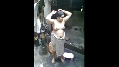 Tabuess तीन मूवी सेक्सी हिंदी प्रतिभागियों का सम्भोग के साथ दादी और एक युवा कुतिया