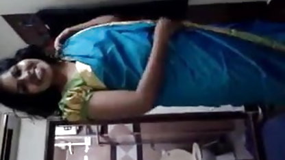 चार्ली सेक्सी नंगी वीडियो फिल्म मुनरो की खिंचाई की में सफेद जूते