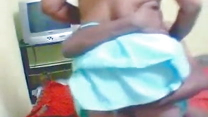 बहुत सेक्सी आबनूस seduces हिंदी में सेक्सी फिल्म दिखाएं उसके काले प्रेमी करने के लिए भाड़ में जाओ के साथ उसके सींग का बना हुआ गांड