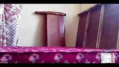लड़की के साथ जोकर मुखौटा मैस्टर्बेटिंग इससे पहले सेक्सी फिल्म देव के Livecam