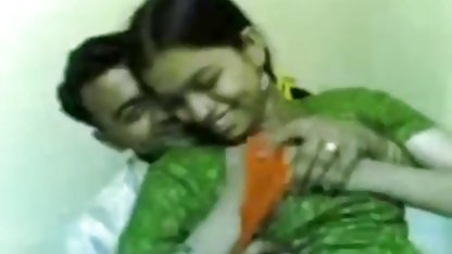 बहुत सुन्दर लड़की है आदमी ranted द्वारा सेक्सी फिल्म चलने वाली के मालिश